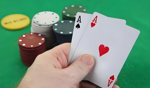 德州撲克比賽全方位策略解析：從入門思維到決勝關鍵的實戰指南